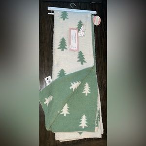 Cupcakes and Cashmere viral tree Blanket